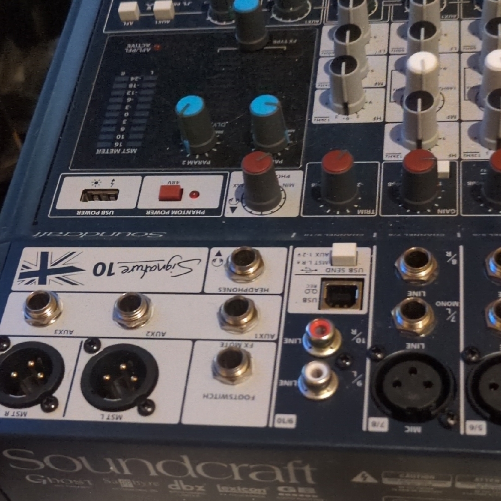 Signature 10 Mixer - Black and Silver